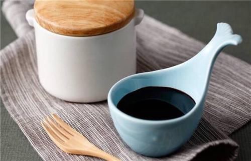蒸鱼豉油|生抽、老抽、味极鲜、蒸鱼豉油、蚝油以及鱼露的区别和用法
