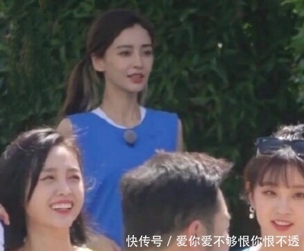 杨颖 《奔跑吧》三亚路透,杨颖现身录制,吴宣仪贴心为宋雨琦打伞