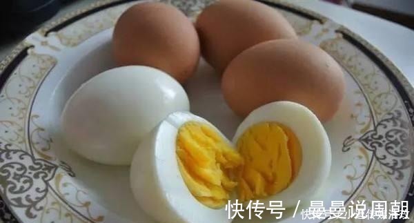 煮鸡蛋,别只会加盐,再加一勺“它”,口感更鲜嫩,剥壳更容易!