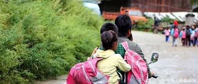 孩子没钱买书包,爸爸连夜编织尼龙书包,第二天孩子成班级亮点