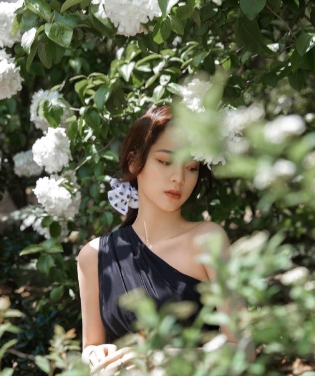 脸部 别再披头散发了!这4款“发型”才够美够撩人,总有一款适合你