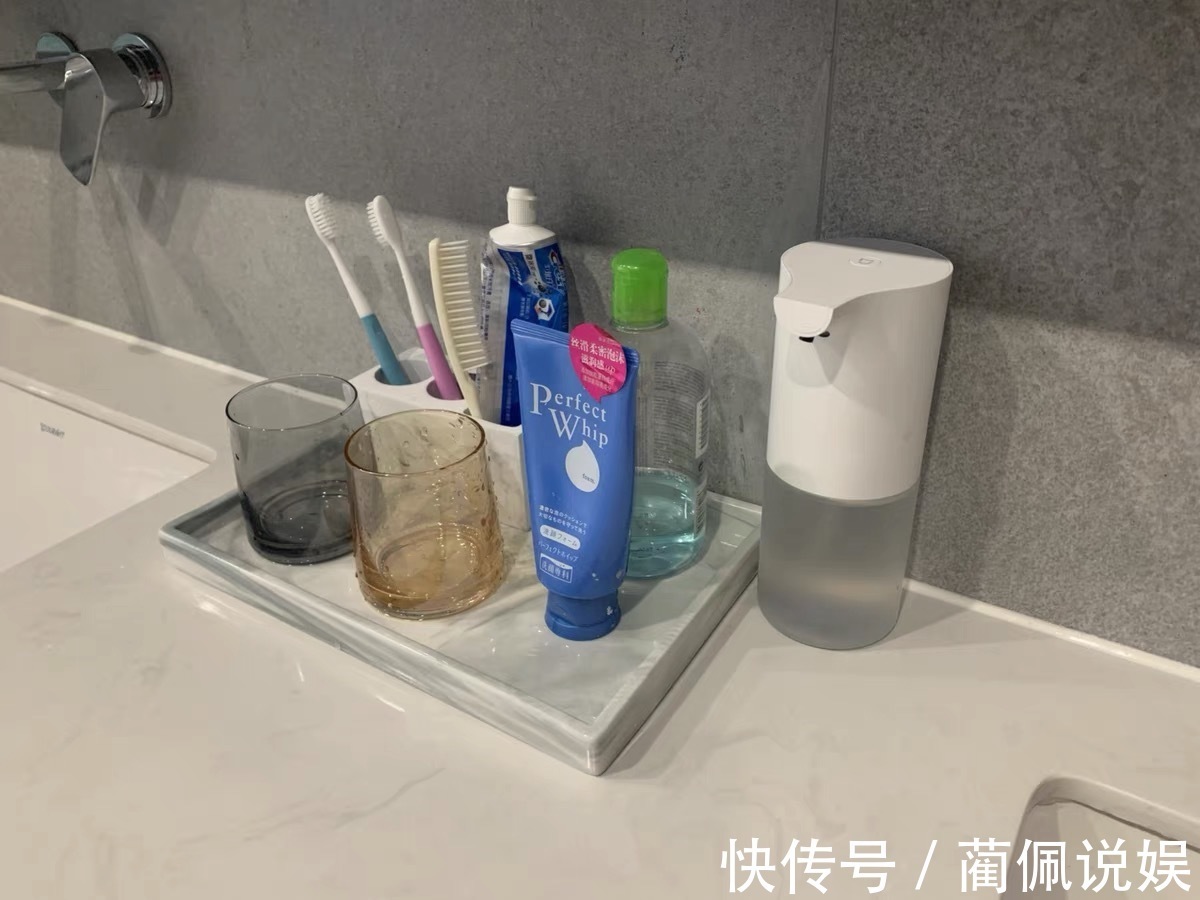 拖鞋架|这10种卫浴用品，早该拉入家用“黑名单”，该换就换了吧！