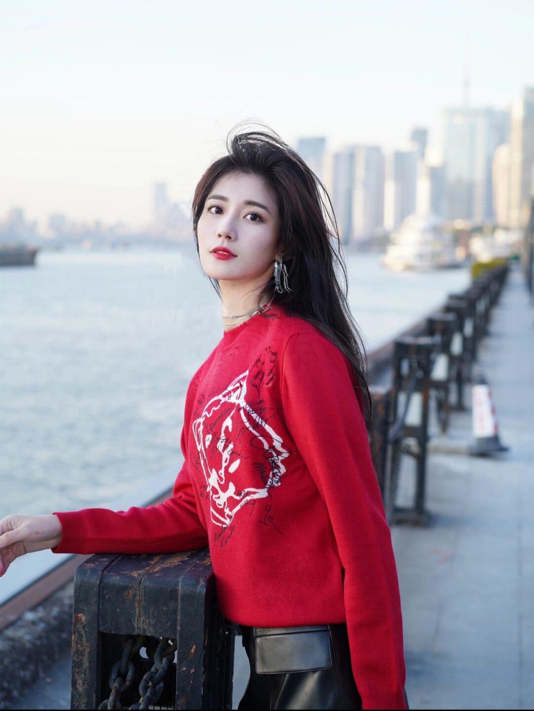 穿搭 冬季穿衣不够优雅?试试温柔大气的“毛衣”,保暖洋气还气质