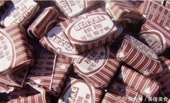 吃零食|那年课堂上偷吃零食,棒棒糖剪断含在嘴里,最后一种胆大才能吃!