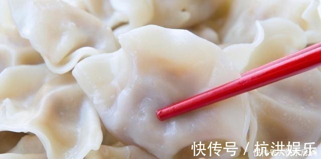 开水|煮速冻饺子时，最怕开水下锅，牢记3个技巧，饺子不破皮不露馅