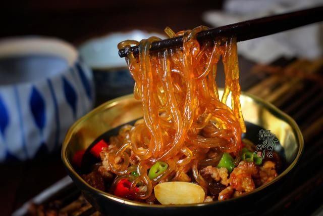 关键点|做肉末炒粉条，记住两个关键点，不管放多久，粉条都不粘不坨