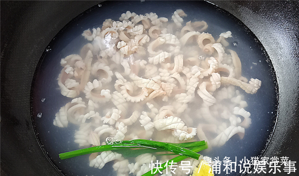 孜然面|教你“香辣鱿鱼”的做法,成菜香辣滑嫩,制作简单,看一遍就会