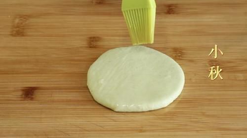 春饼试试这样做，能蒸能烙，轻薄如纸，一锅15张不是问题