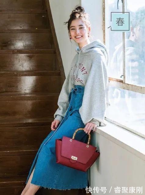 随性|卫衣+半裙=早秋最火混搭套路,时髦又有女人味