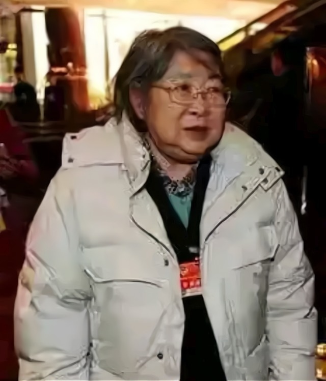 李讷&李敏的书法传统气重,楷书浑厚大气,隶书严谨规范,行书行云流水