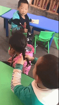 |搞笑GIF:同样都是妹子 差距咋就那么大呢