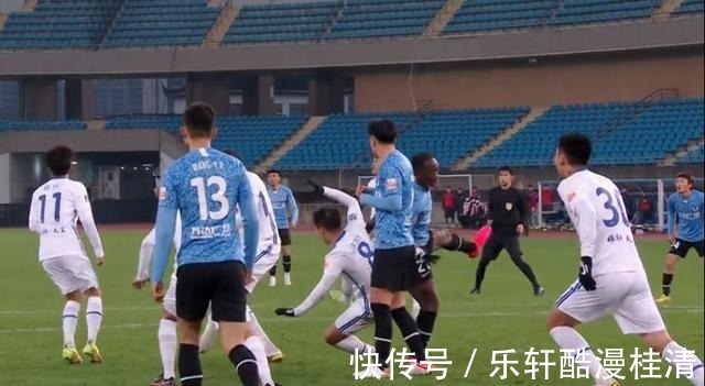 大连人|谢鹏飞梅开二度，博阿滕点射扳回一城，沧州雄狮2-1大连人