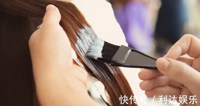恢复 烫发多长时间可以恢复直发？除了软化洗直外，再也无法恢复原样了