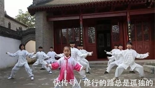 腿法|武术杂谈之:鞭腿的实战效果如何?擂台和街头的应用效果很不一样