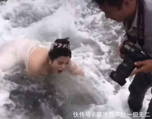 新娘优雅地在水中,一阵浪却改变模样,成片惊艳