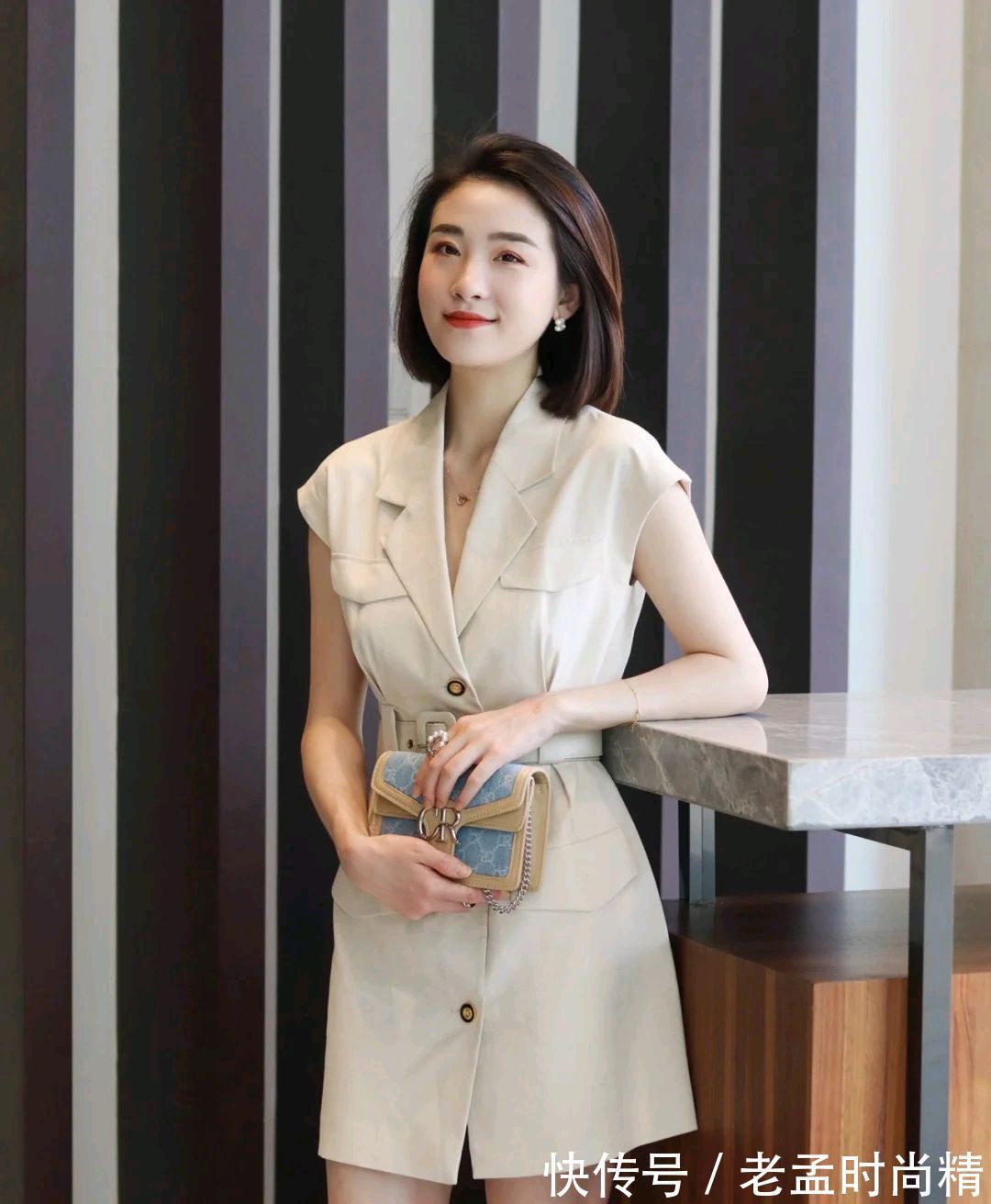 简约|成熟女人怎么穿才好看呢?简约温柔的穿搭就很不错,高级又有魅力