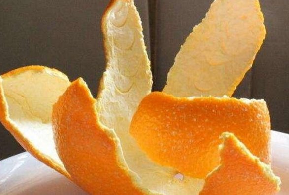 橘子晒干就是陈皮了吗？辟谣：用橘皮泡水喝，反而对健康不利！