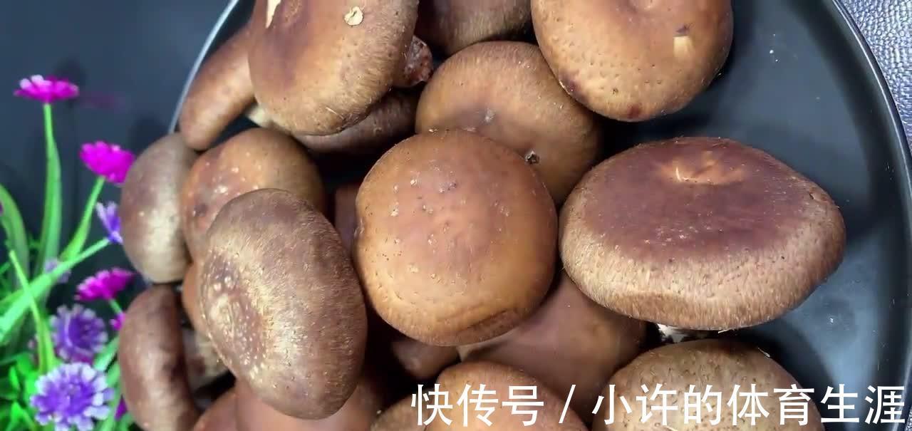 蚝油香菇的做法,汁浓味美鲜香滑嫩,吃起来比肉都香