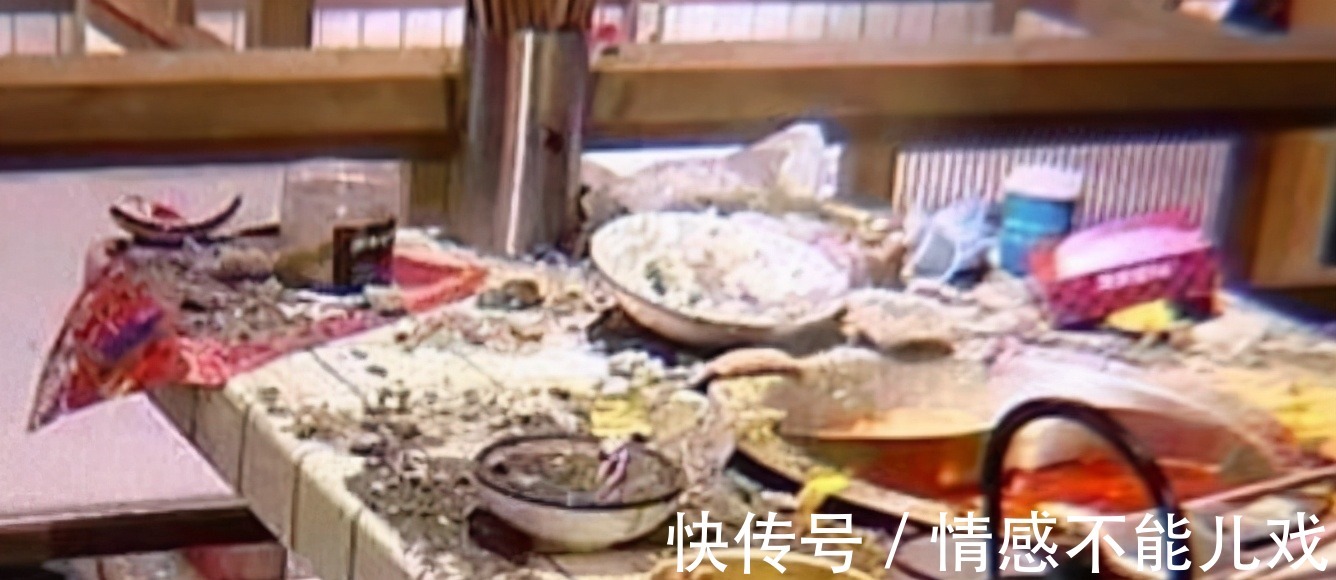 事故现场|陈赫火锅店事故现场：水泥掉下砸进锅内，热油泼得到处都是