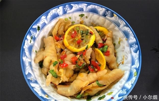 夏天鸡爪最好吃的做法,酸辣爽口入味,下酒下饭,越啃越过瘾