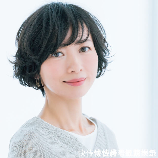 烫发 女人一旦到了40,发型建议“弃长选短”,试试这些妈妈卷,很减龄