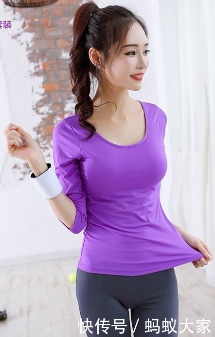 秀丽|秀丽端庄的漂亮小姐姐,紧身打底裤凸显出纤细双腿,性感十足!