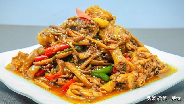 厨师长|鸡肉和茶树菇这样一起炖，鲜到骨子里，厨师长分享地道农家做法
