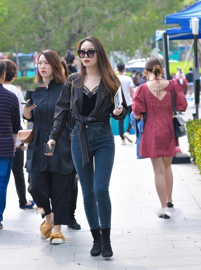 温柔有质感的打底裤穿搭，简单却很个性，时髦个性