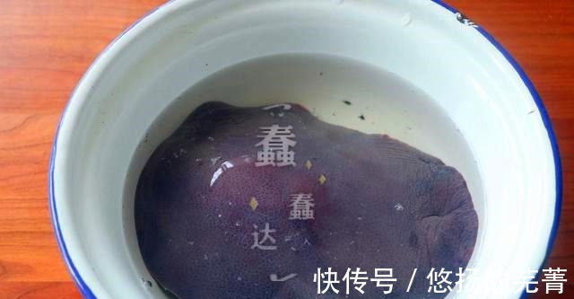 炒制|猪肝营养价值高,清洗工作不能马虎,简单炒制,美味与营养兼备!