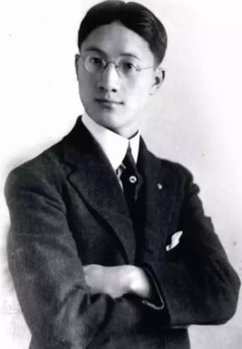 徐志摩|民国最宠妹妹的哥哥,她裹脚时喊痛,他:不裹了,嫁不出去我养