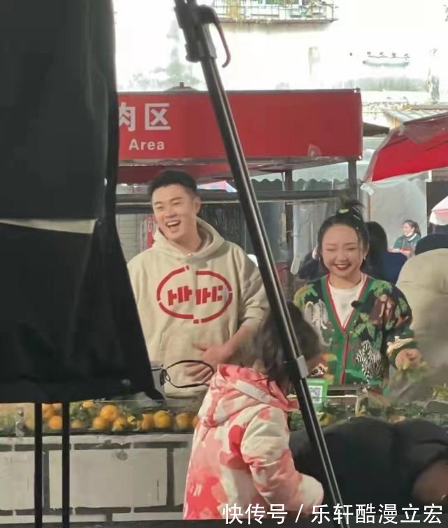 佟丽娅黄渤陈赫等菜市场录节目,丫丫化身“水果西施”真人超美