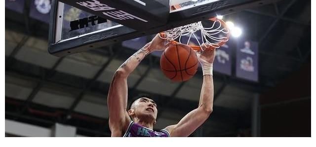 中锋|场均砍23分13篮板!力压一票国家队!周琦走后他是CBA第一中锋?