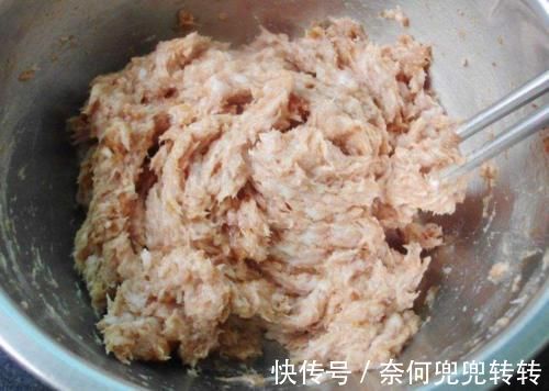 肉馅|炸肉丸怎么做才外酥里嫩?牢记“2放2不放”,肉丸炸好又酥又香
