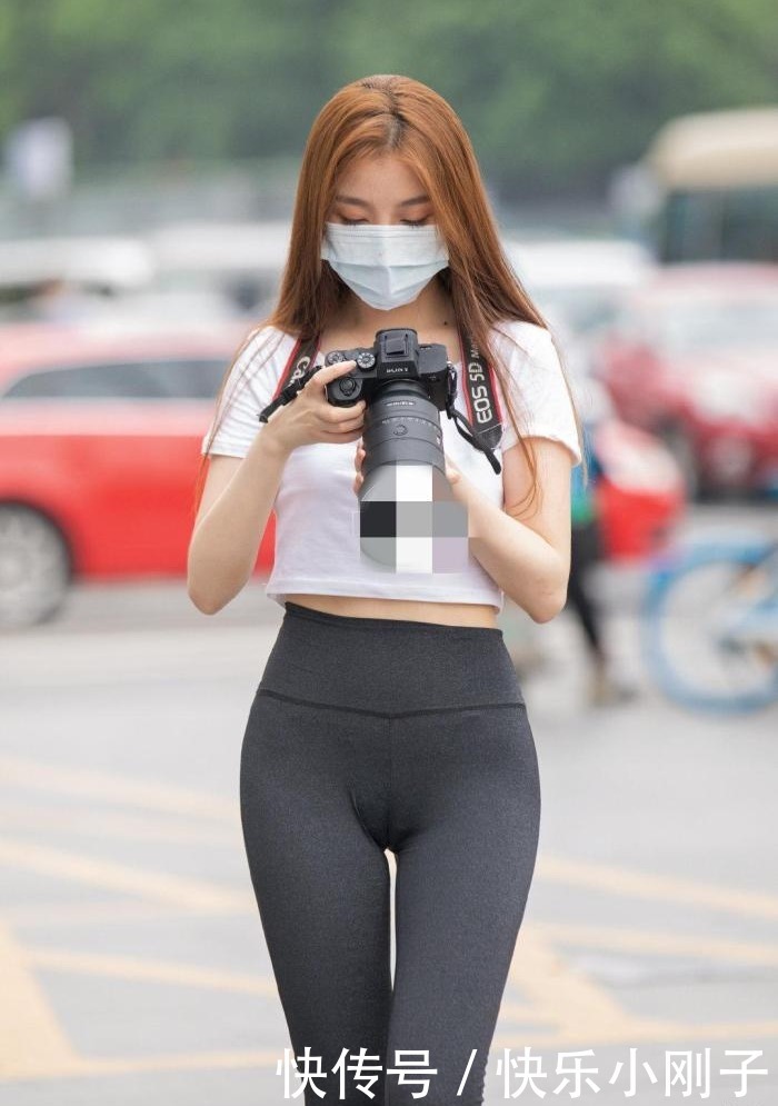 洒脱|白色T恤衫,造型展现出洒脱感,气质的舒适感得到了提升