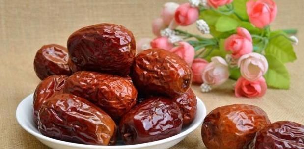 补血|每天生吃几颗红枣,养胃健脾,美容养颜,不过2类人最好少吃!