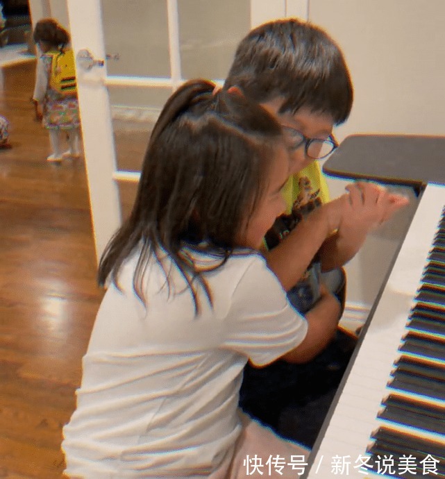 儿子|何洁晒照为儿子庆生,别墅豪宅曝光,前夫赫子铭线上送祝福显落寞