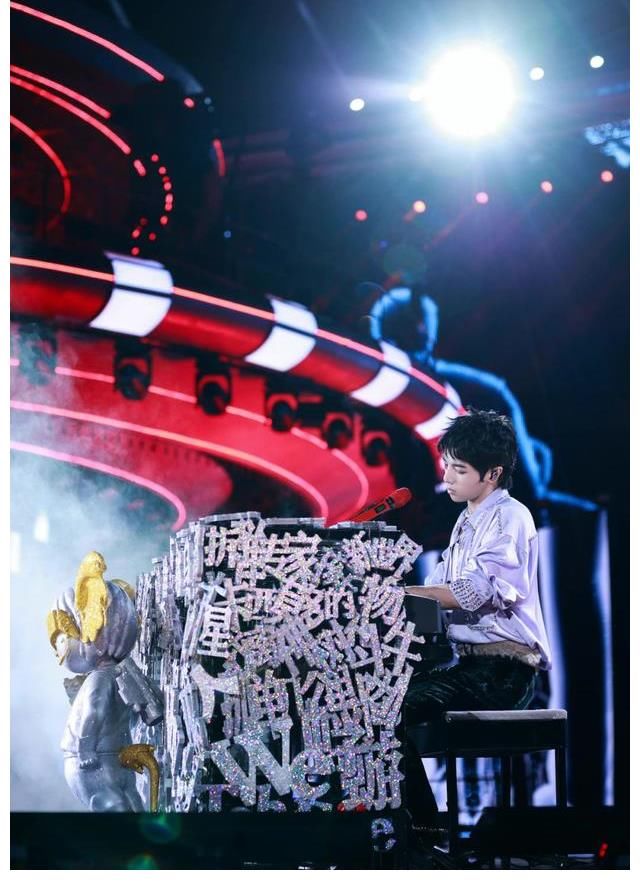 重磅官宣！華晨宇連續(xù)九年加盟湖南衛(wèi)視跨年晚會，太期待了