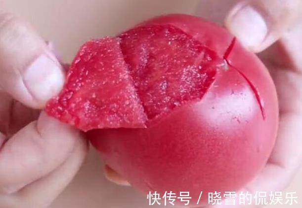 勺子|西红柿去皮最忌用开水烫，教你2个小妙招，快速去皮营养不流失！