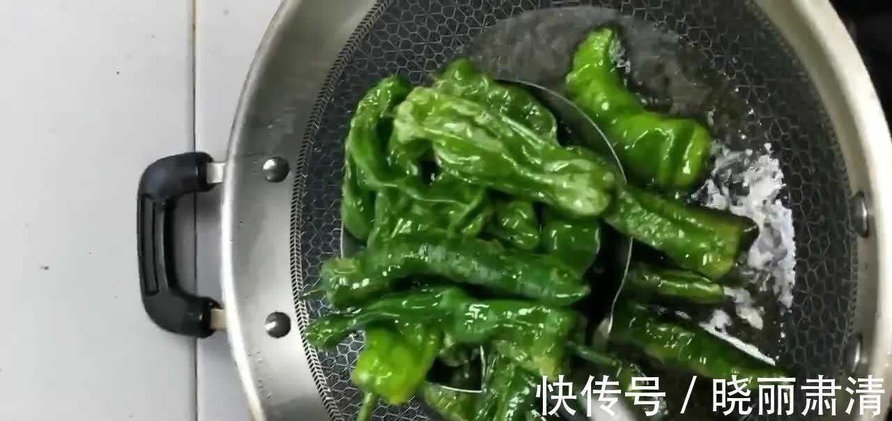 腌辣椒的做法,酸甜微辣酱香味美,半个小时足以,没食欲时试试!