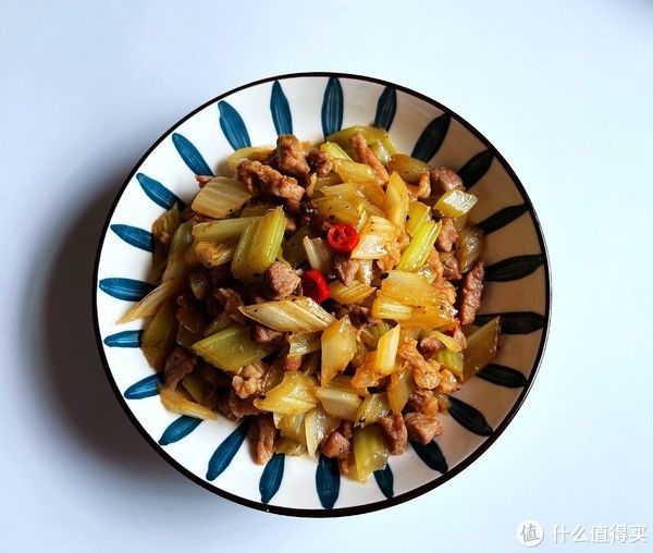 原材料|夫妻俩的午餐，鱼肉搭配共4菜1汤，网友：没有对比，就没有伤害
