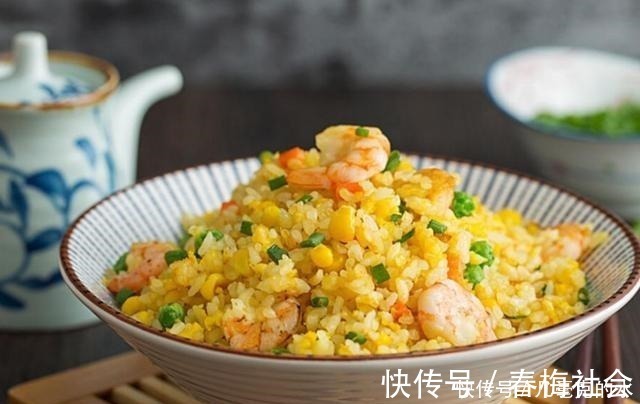 米饭放冰箱一晚之后，炒出来的蛋炒饭粒粒分明