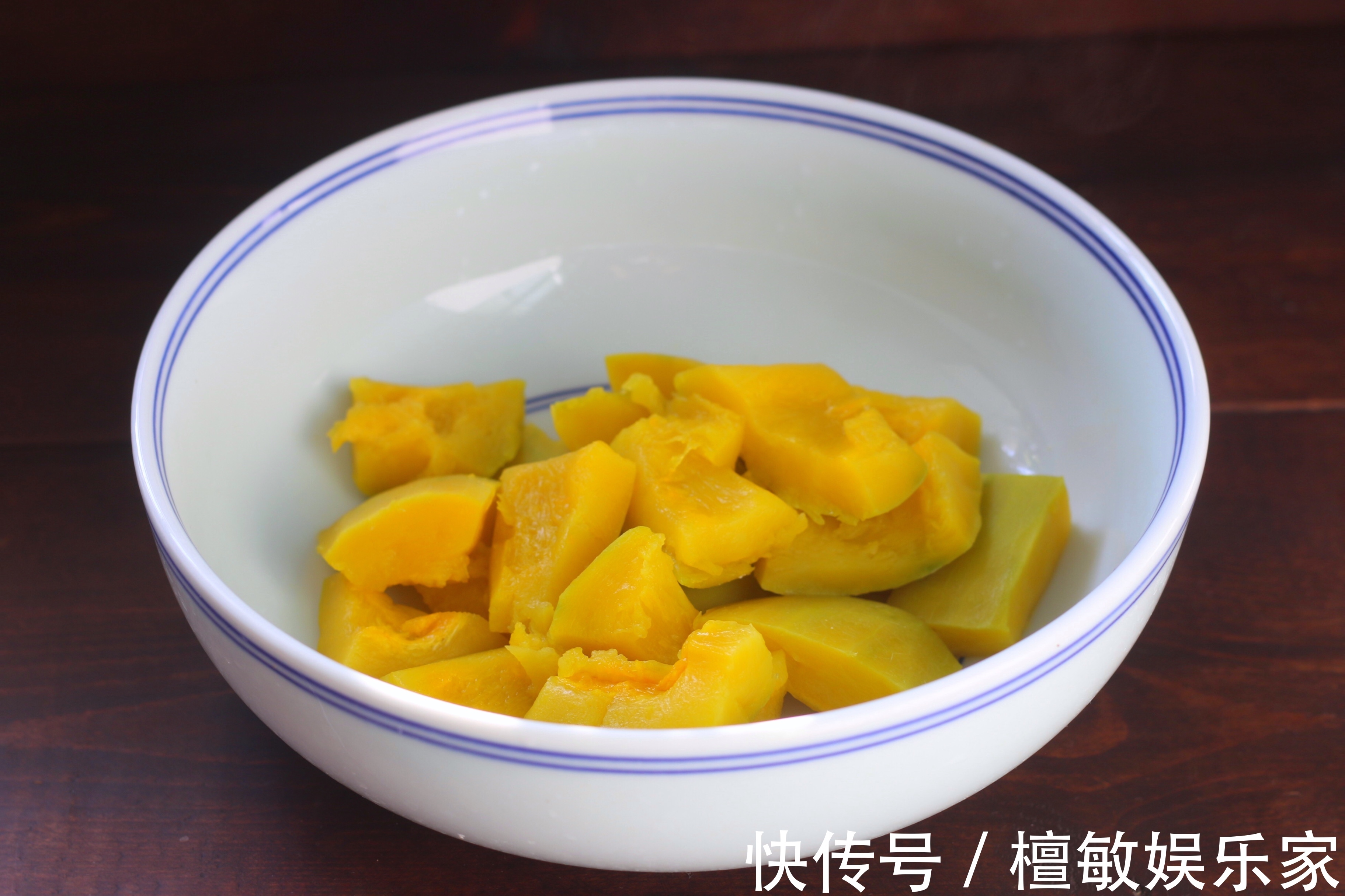 南瓜季|用南瓜做饼,又软又香甜,如果不制止,孩子会拿起第三个第四个