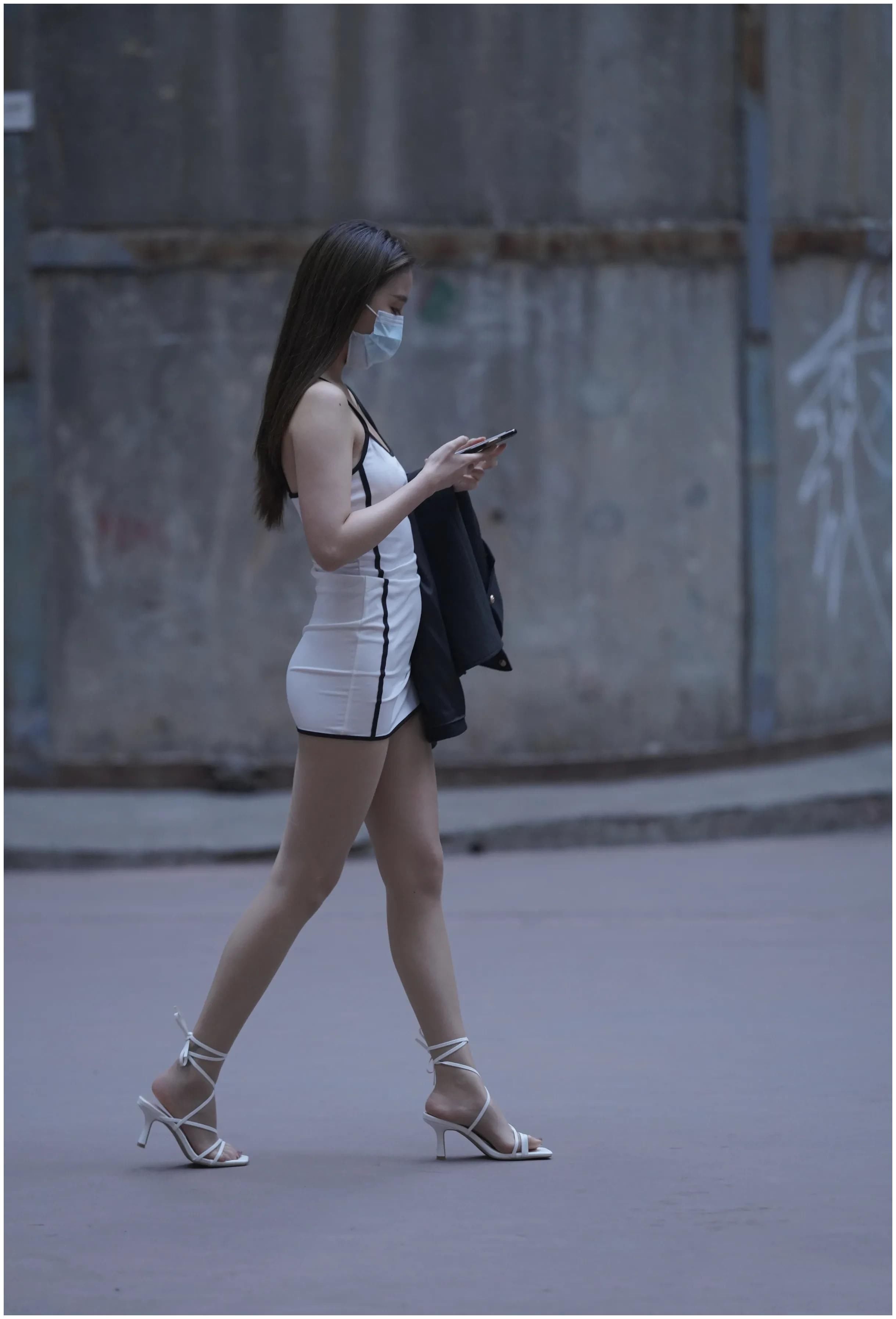 “敷腿膜”打底马油袜