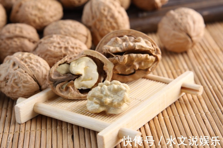 吃好|核桃早上吃还是晚上吃好医生吃对长寿药,吃错催命鬼