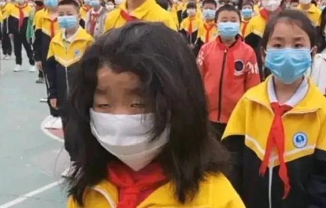 写作业|“狂野女孩”火了,因通宵写作业,第2天发型成亮点,好笑又心疼