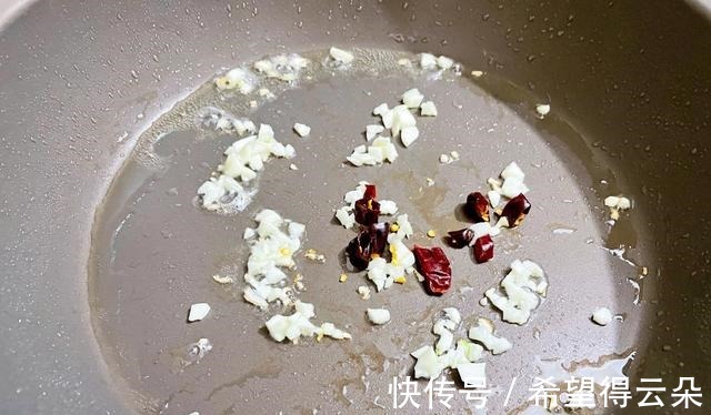 鲜香|美味不输小吃的干煸豆腐，鲜香可口，在家可以轻松制作！