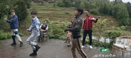 劉雨昕|倪萍多次cue毛不易，毛不易唉聲嘆氣！