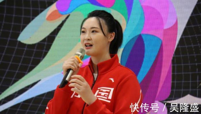 中国女排|女排三奥运冠军同框!惠若琪林莉聊到凌晨,回忆往事搞怪合影