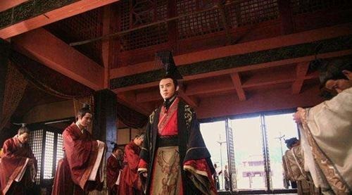 草鞋|一生灭了6位皇帝，从卖草鞋的逆袭为天子，却因灭得太多坑了后人