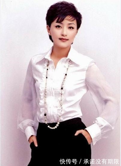 面料|杨澜从不赶时髦,认真穿西装配阔腿裤亮相,配短发已成优雅的代表!